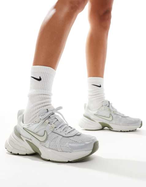 Nike V2K Run unisex trainers in white, green and silver - view 1