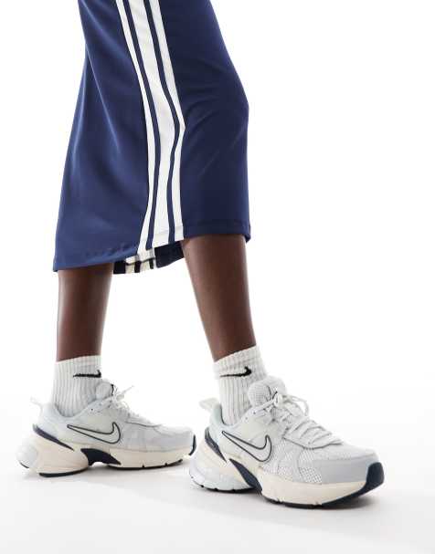 Nike V2K trainers in pure platinum - view 1