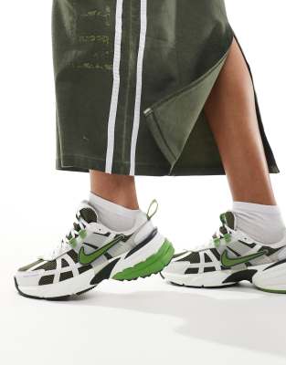 Nike V2K trainers in white and green-Neutral