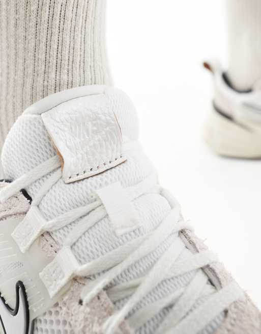 Nike – V2K – Vita träningsskor, 5 av 5