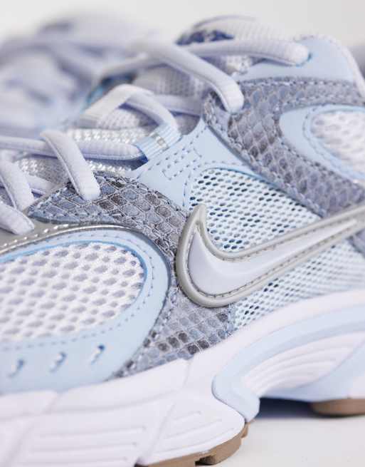 Nike V5 RNR Premium sneakers in light blue with snake detail, 4 of 5