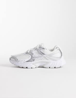 Nike V5 Rnr Premium Sneakers In White