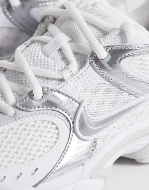 Nike V5 RNR Premium sneakers in white and metallic silver, 2 of 5