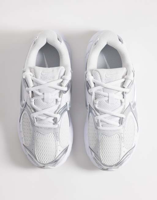 Nike V5 RNR Premium sneakers in white and metallic silver, 4 of 5