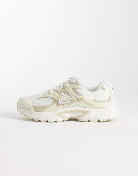 Nike V5 RNR SE sneakers in off white - view 1