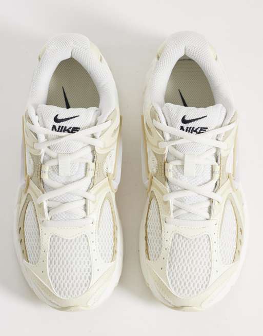 Nike V5 RNR SE sneakers in off white, 3 of 5