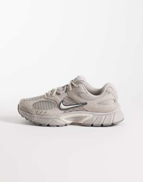 Nike V5 RNR sneakers in beige  - view 1