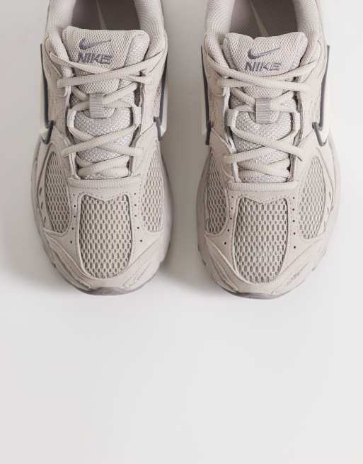 Nike V5 RNR sneakers in beige , 2 of 5