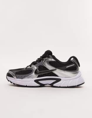 Nike Black V5 Rnr Sneakers In Black