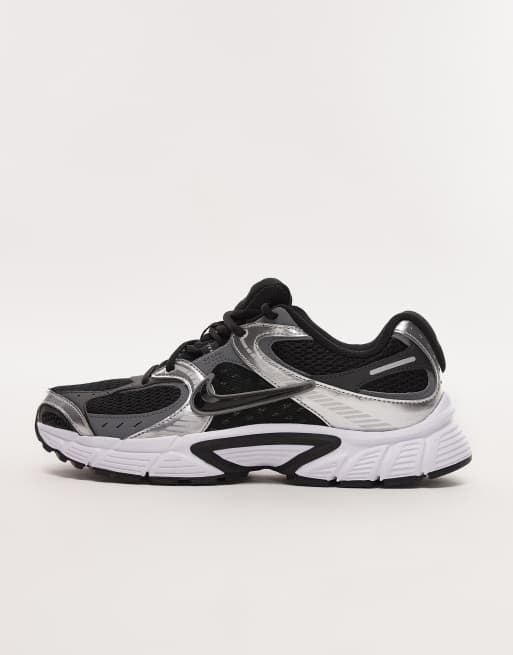 Nike V5 RNR sneakers in black and silver