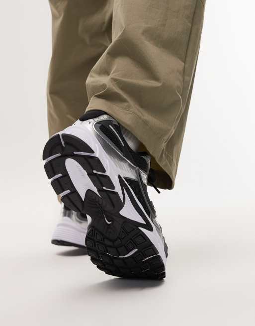 Nike V5 RNR sneakers in black and silver
