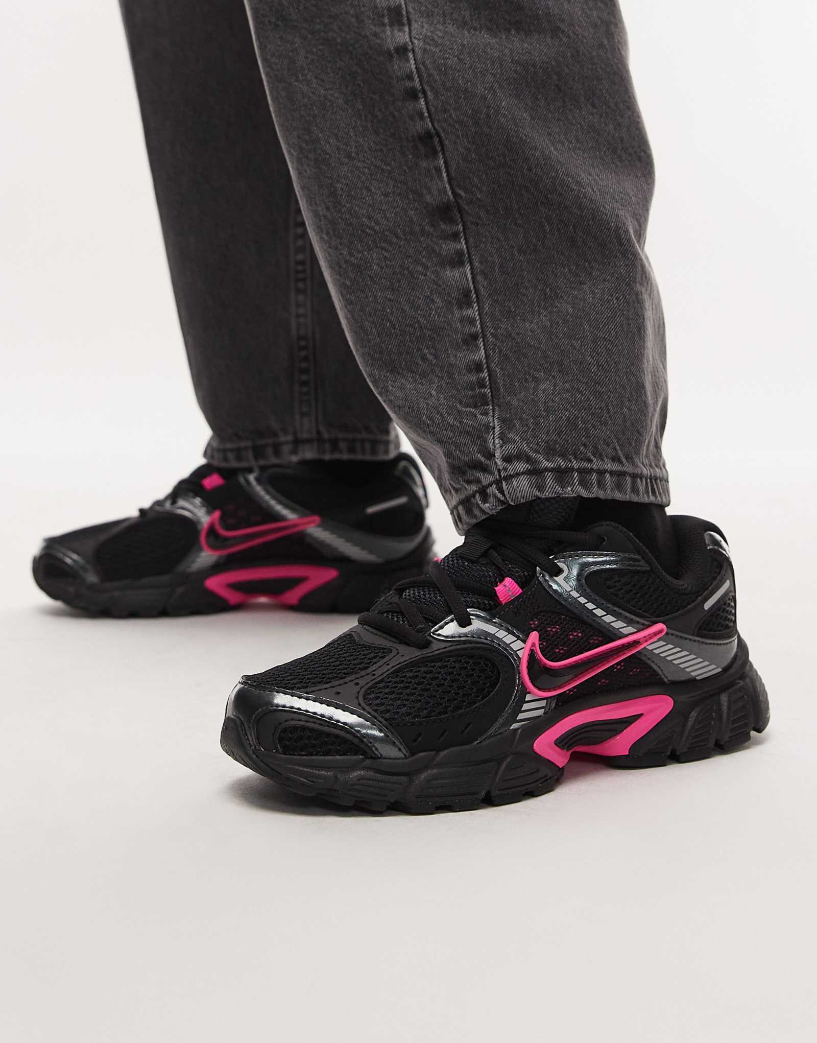 Кроссовки Nike V5 RNR черного и розового цветов 