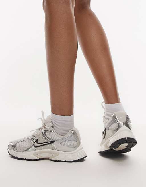 Nike V5 RNR sneakers in brown & white