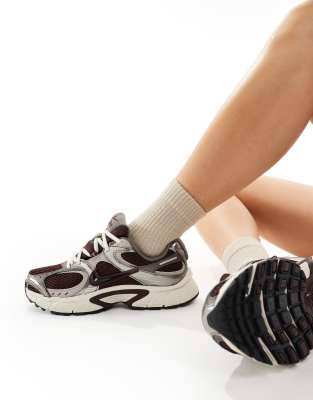 Nike V5 Rnr sneakers in burgundy-Red