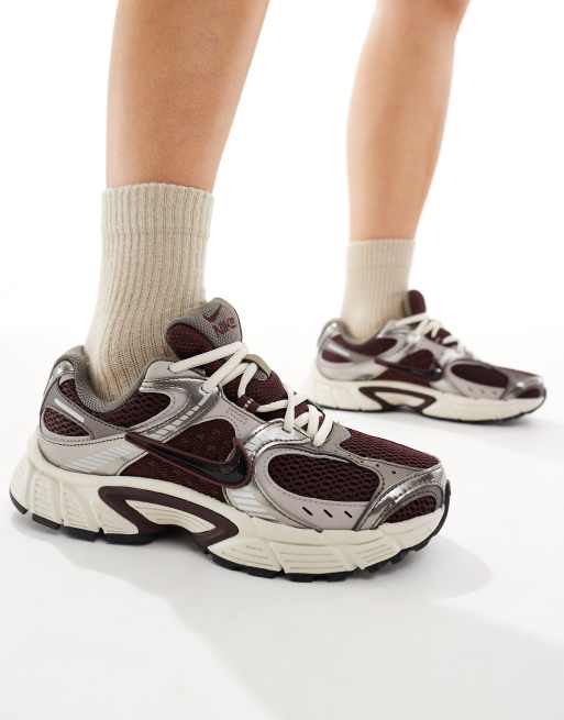 Nike V5 Rnr sneakers in burgundy, 4 of 5