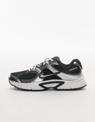 Nike V5 Rnr Sneakers In Multi