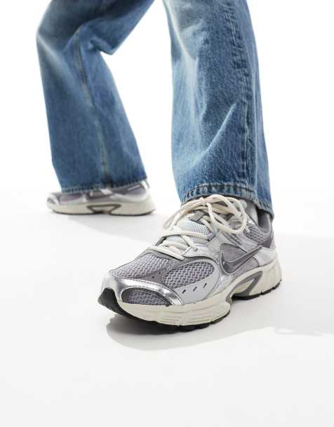 Nike V5 RNR sneakers in gray and silver - view 1