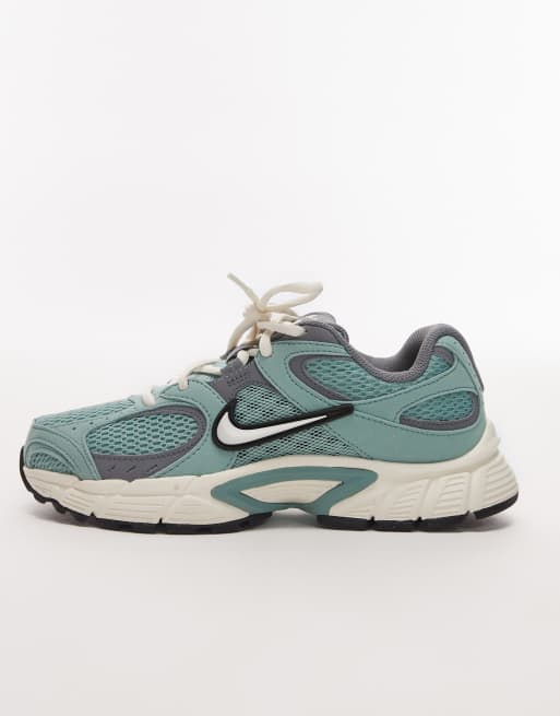 Nike V5 RNR sneakers in ivory & gray