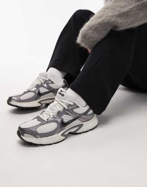 Nike V5 RNR sneakers in metallic silver and black - view 1