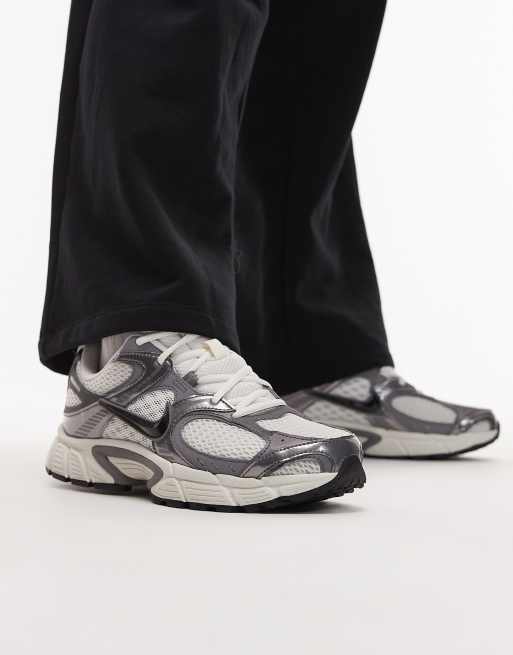 Nike V5 RNR sneakers in metallic silver and black , 5 of 5