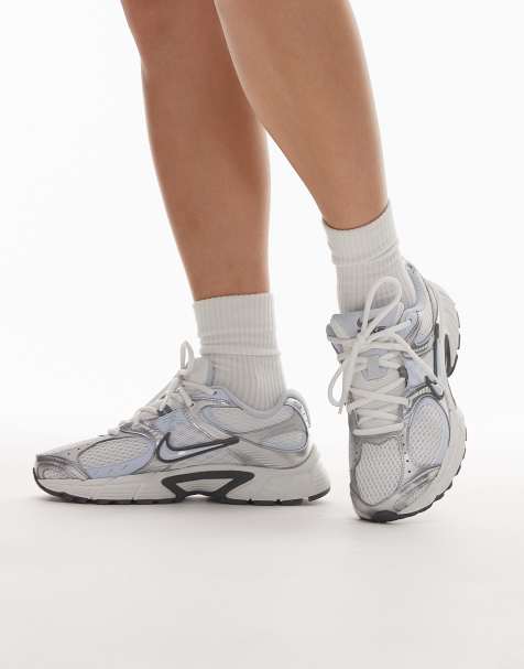 Nike V5 RNR sneakers in off-white and blue - view 1