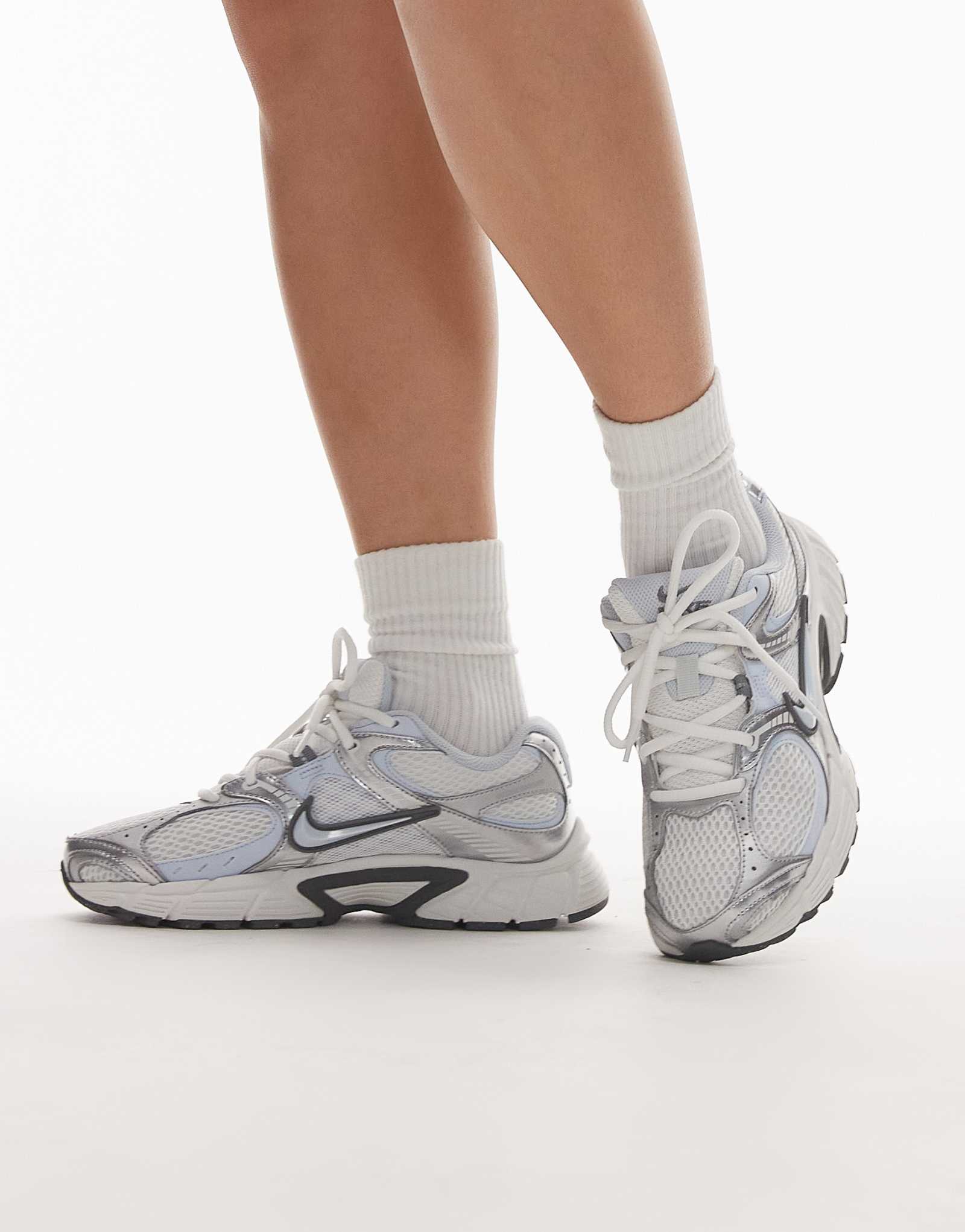 Кроссовки Nike V5 RNR темно-белого и синего цветов