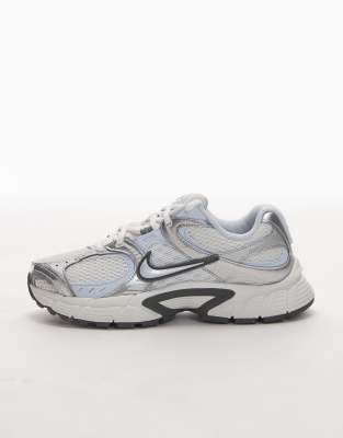 Nike V5 Rnr Sneakers In Gray