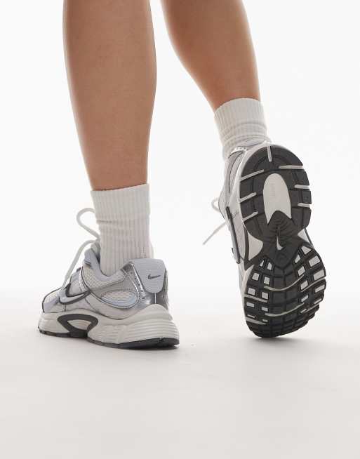 Nike V5 RNR sneakers in off-white and blue
