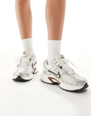 Nike V5 Rnr Sneakers