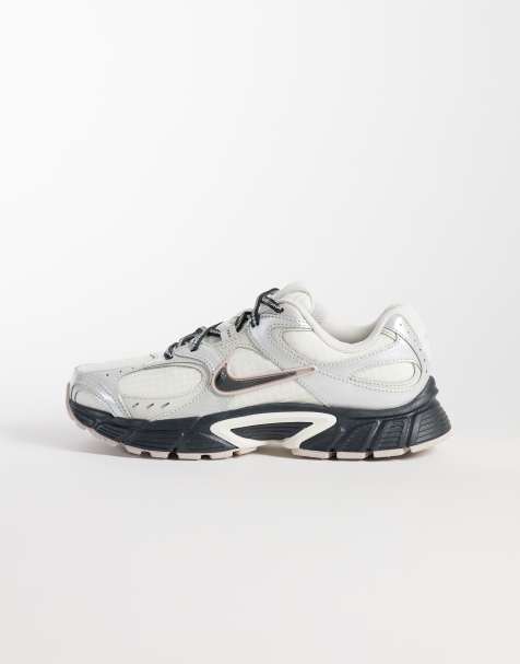 Nike V5 RNR Sneakers in off white with burgundy details - view 1