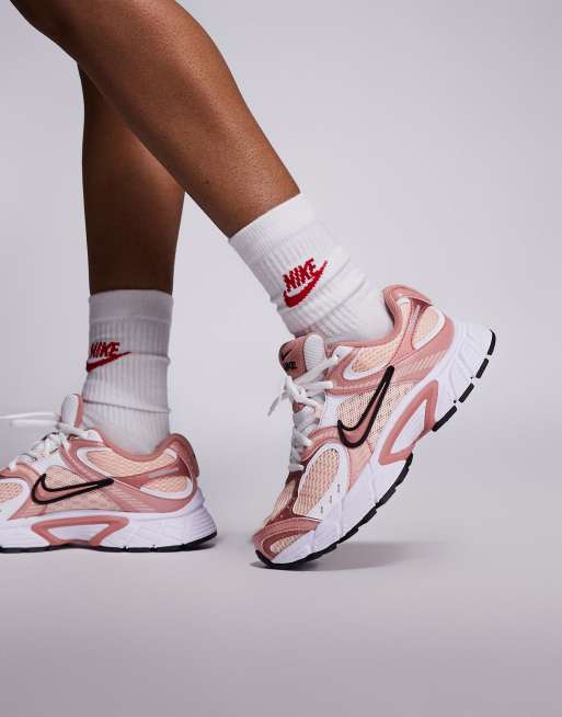 Nike V5 RNR sneakers in pink and white
