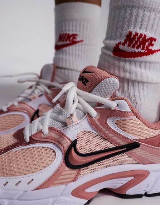 Nike V5 RNR sneakers in pink and white