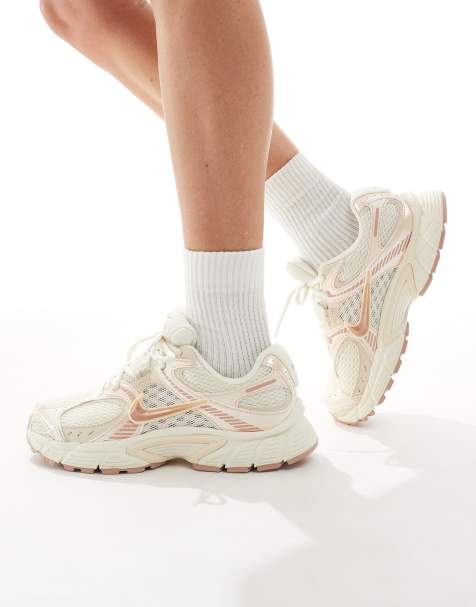 Nike V5 RNR sneakers in pink - view 1