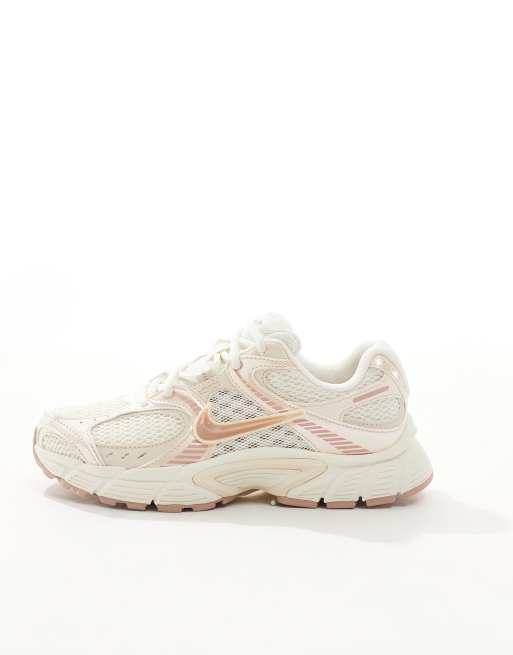 Nike V5 RNR sneakers in pink