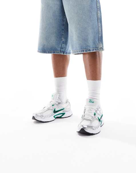 Nike V5 RNR sneakers in silver and green - view 1