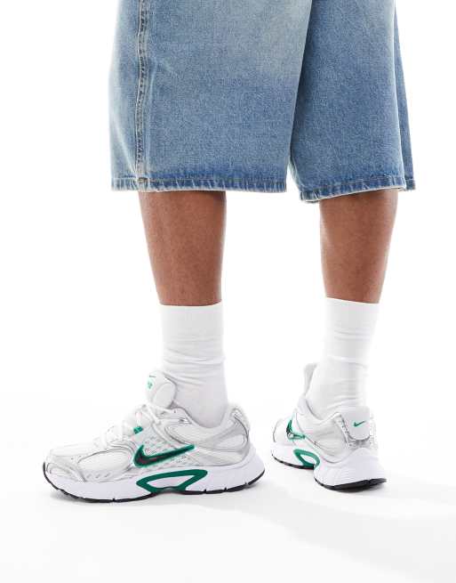 Nike V5 RNR sneakers in silver and green, 3 of 5