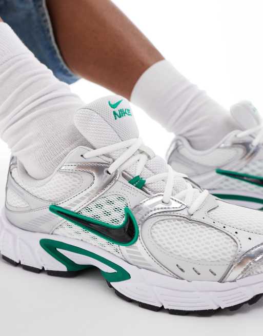 Nike V5 RNR sneakers in silver and green, 4 of 5
