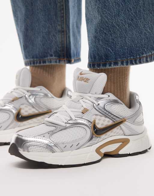 Nike V5 RNR sneakers in silver and light brown, 4 of 5