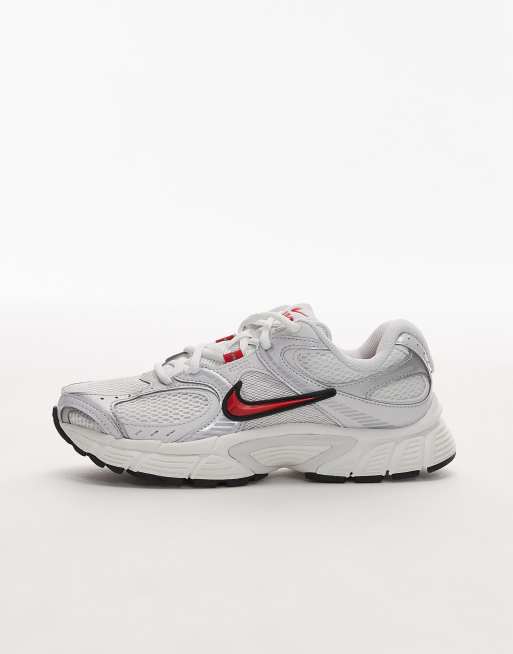 Nike V5 RNR sneakers in silver and red, 2 of 5