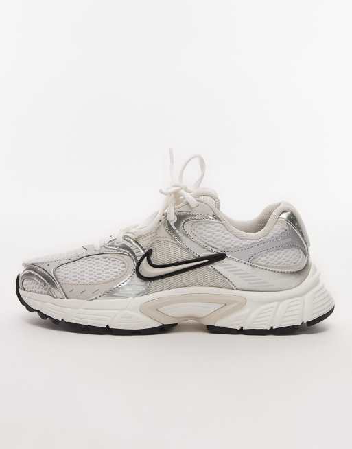 Nike V5 RNR sneakers in brown & white