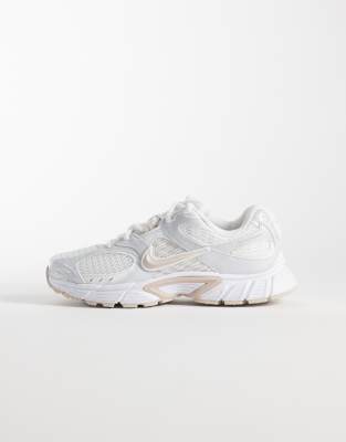 Nike V5 Rnr Sneakers In White