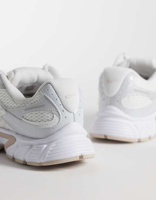 Nike V5 RNR sneakers in white and beige, 3 of 5