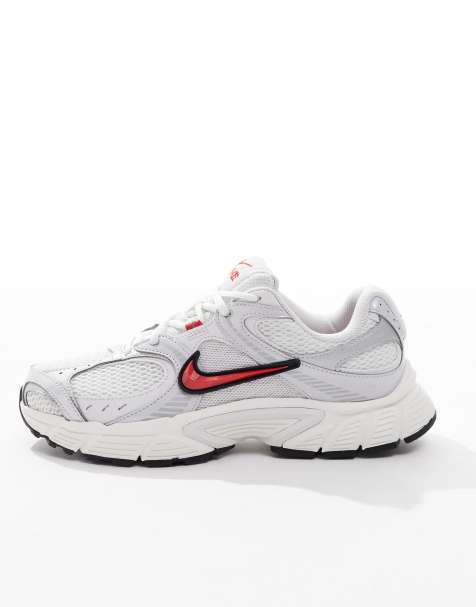 Nike V5 RNR sneakers in white and red - view 1