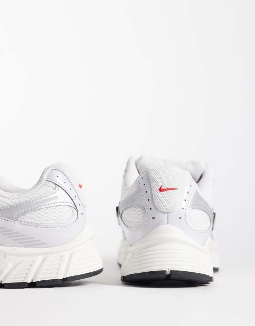 Nike V5 RNR sneakers in white and red, 4 of 5