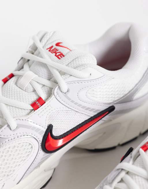 Nike V5 RNR sneakers in white and red, 5 of 5