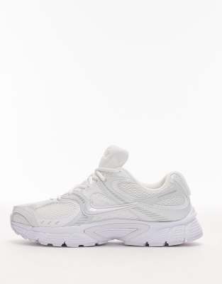 Nike V5 Rnr Sneakers In White