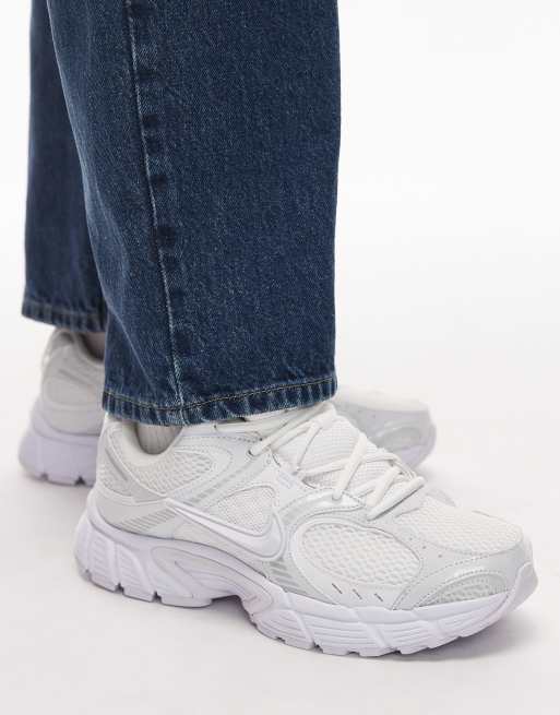 Nike V5 RNR sneakers in white and silver