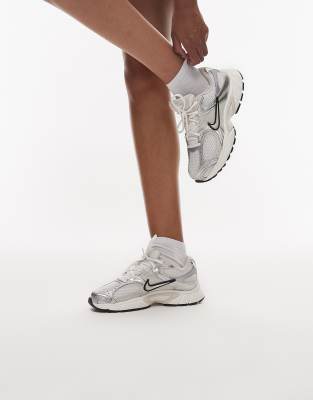Nike V5 RNR sneakers in white and silver