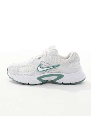 Nike V5 Rnr Sneakers In Gray
