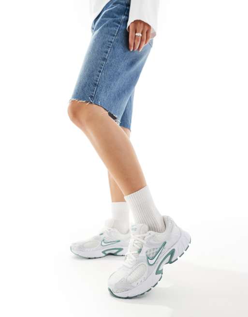 Nike V5 RNR sneakers in white & gray